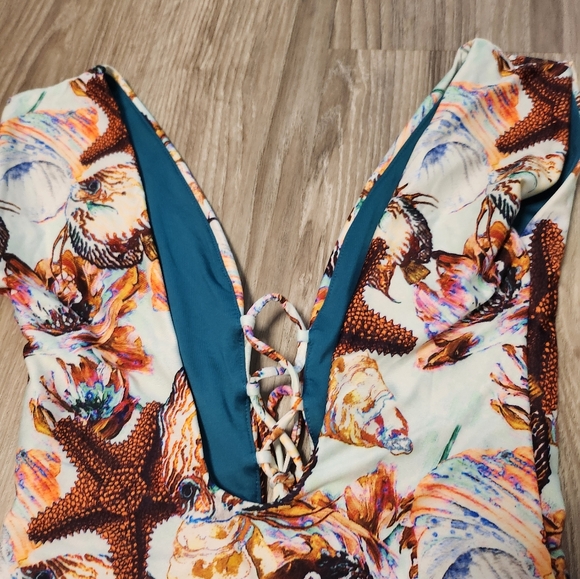 Cosita Linda Down Under Reversible Plunge One Piece - Picture 15 of 16